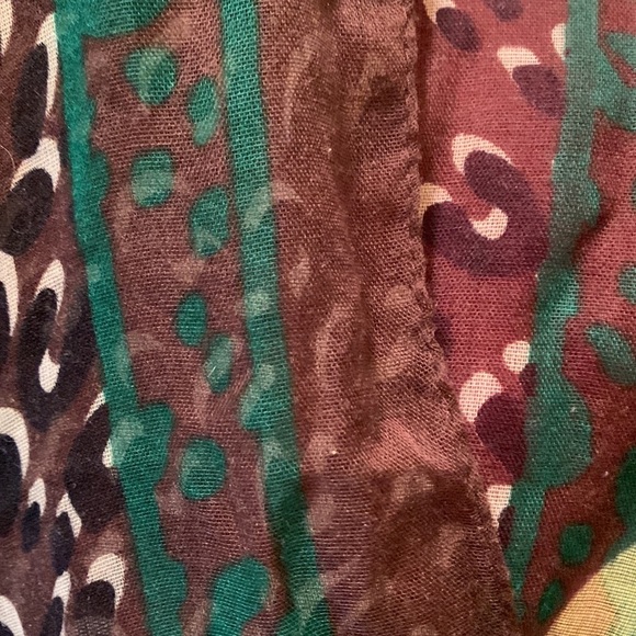 Animal print sheer scarf with a green contrasting border print - Picture 5 of 9